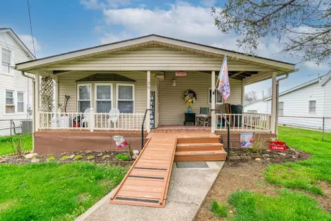 Exterior - 30 Ashland Ave, Winchester, KY 40391 photo 3 of 10