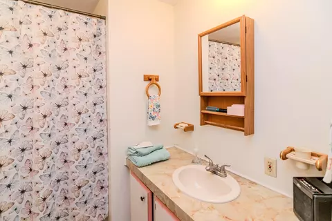 Bath - 30 Ashland Ave, Winchester, KY 40391 photo 9 of 11