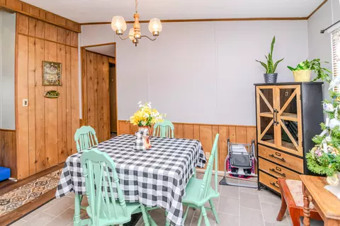 Dining - 30 Ashland Ave, Winchester, KY 40391 photo 3 of 3