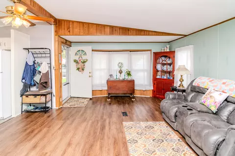 Living - 30 Ashland Ave, Winchester, KY 40391 photo 5 of 5