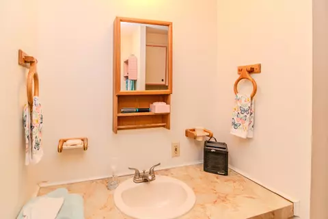 Bath - 30 Ashland Ave, Winchester, KY 40391 photo 11 of 11