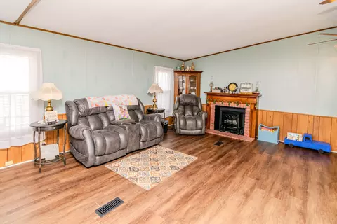 Living - 30 Ashland Ave, Winchester, KY 40391 photo 3 of 5