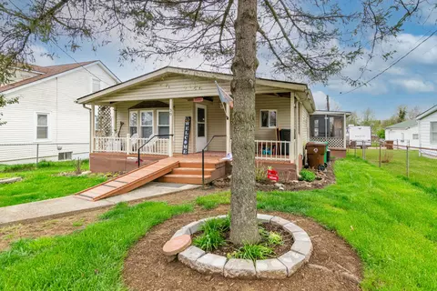 Exterior - 30 Ashland Ave, Winchester, KY 40391 photo 2 of 10