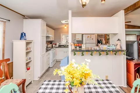 Kitchen - 30 Ashland Ave, Winchester, KY 40391 photo 3 of 10