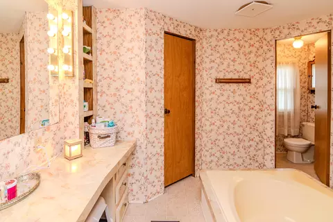 Bath - 30 Ashland Ave, Winchester, KY 40391 photo 3 of 11