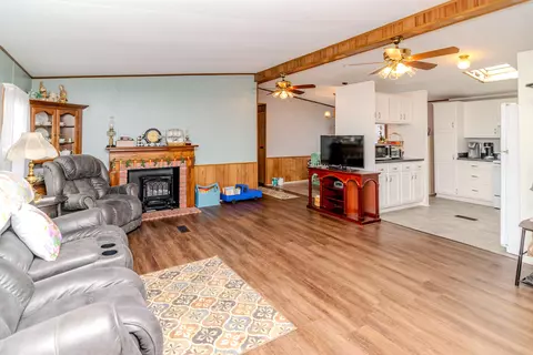 Living - 30 Ashland Ave, Winchester, KY 40391 photo 4 of 5