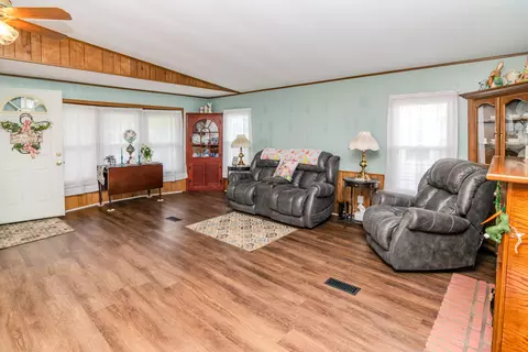 Living - 30 Ashland Ave, Winchester, KY 40391 photo 1 of 5