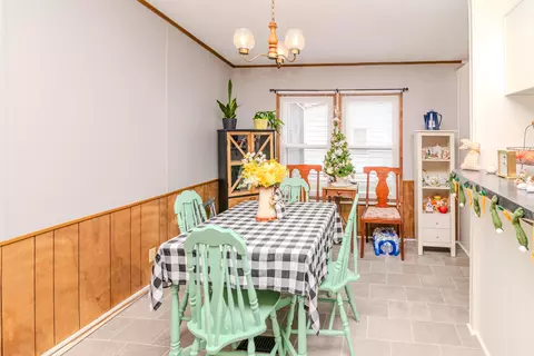 Dining - 30 Ashland Ave, Winchester, KY 40391 photo 1 of 3