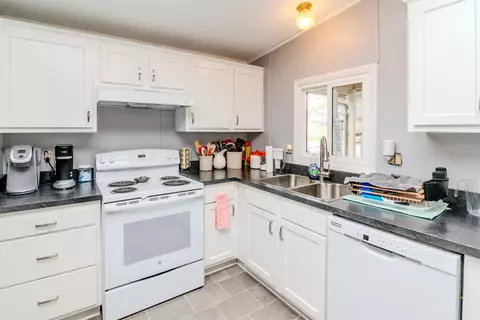Kitchen - 30 Ashland Ave, Winchester, KY 40391 photo 7 of 10