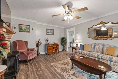 Living - 39 Morris St, Stanton, KY 40380 photo 4 of 4