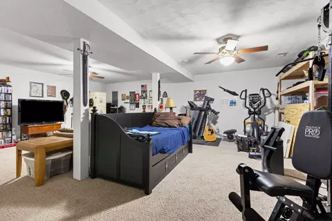 Bedroom - 256 Rolling Meadows Dr, Lancaster, KY 40444 photo 6 of 6