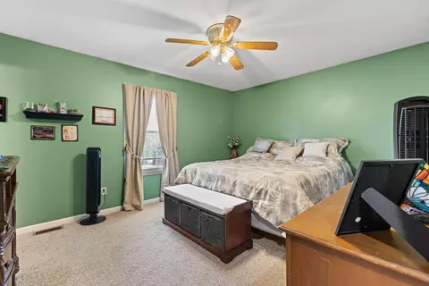 Bedroom - 256 Rolling Meadows Dr, Lancaster, KY 40444 photo 2 of 6