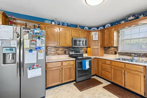 Kitchen - 256 Rolling Meadows Dr, Lancaster, KY 40444 photo 1 of 4