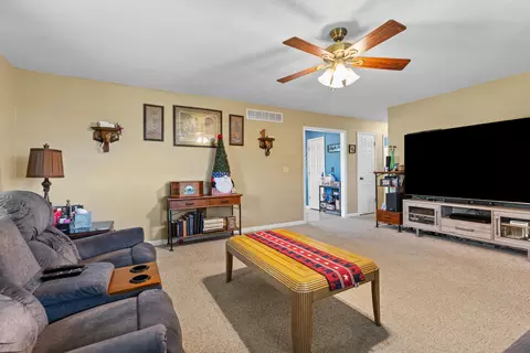 Bedroom - 256 Rolling Meadows Dr, Lancaster, KY 40444 photo 1 of 6