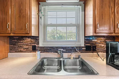 Kitchen - 256 Rolling Meadows Dr, Lancaster, KY 40444 photo 3 of 4