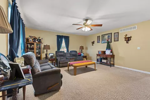 Living - 256 Rolling Meadows Dr, Lancaster, KY 40444 photo 1 of 3