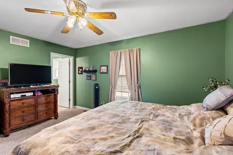 Bedroom - 256 Rolling Meadows Dr, Lancaster, KY 40444 photo 3 of 6