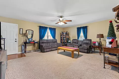 Living - 256 Rolling Meadows Dr, Lancaster, KY 40444 photo 2 of 3