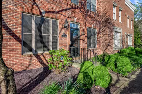 1015 Star Shoot Pkwy, Lexington, KY 40509