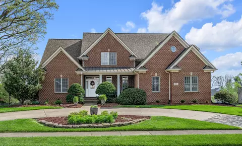 204 Twin Pines Ln, Frankfort, KY 40601