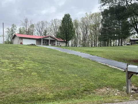 7260 Oak Grove Rd, Morehead, KY 40351