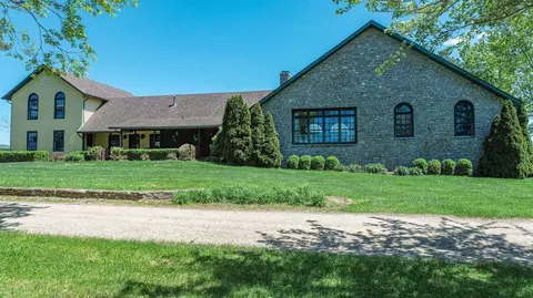 1544 Peacock Rd, Paris, KY 40361
