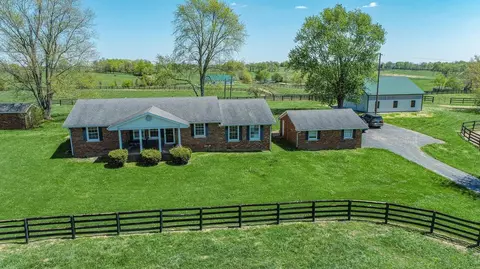 1572 Peacock Rd, Paris, KY 40361