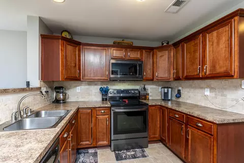 Kitchen - 104 Brahms Ct, Georgetown, KY 40324 photo 2 of 3