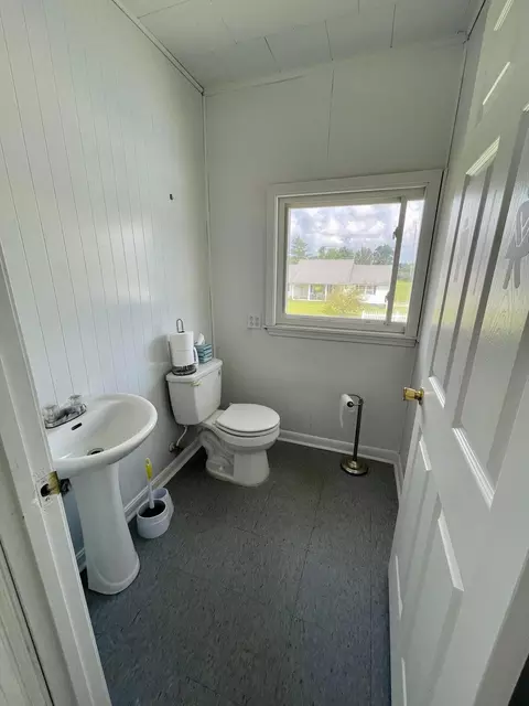 Bath - 128 Baltimore Ln, Pine Knot, KY 42635 photo 6 of 7