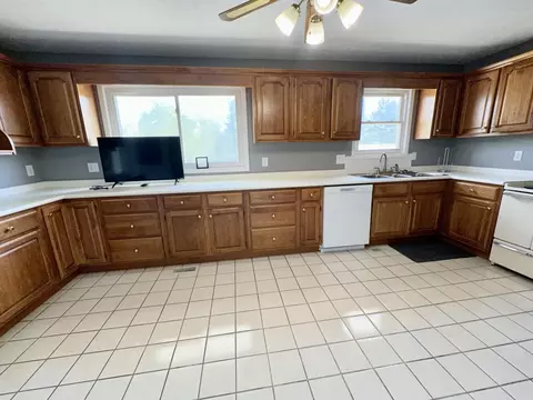Kitchen - 128 Baltimore Ln, Pine Knot, KY 42635 photo 2 of 5