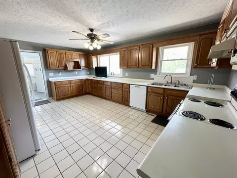 Kitchen - 128 Baltimore Ln, Pine Knot, KY 42635 photo 3 of 5