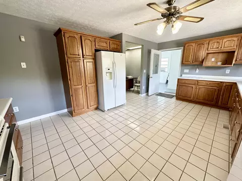 Kitchen - 128 Baltimore Ln, Pine Knot, KY 42635 photo 4 of 5