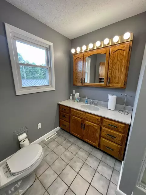 Bath - 128 Baltimore Ln, Pine Knot, KY 42635 photo 4 of 7