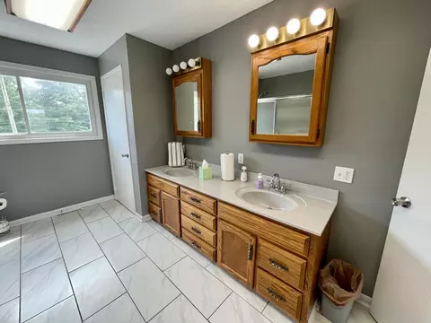 Bath - 128 Baltimore Ln, Pine Knot, KY 42635 photo 2 of 7