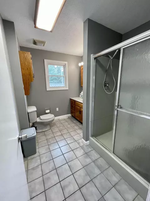 Bath - 128 Baltimore Ln, Pine Knot, KY 42635 photo 5 of 7