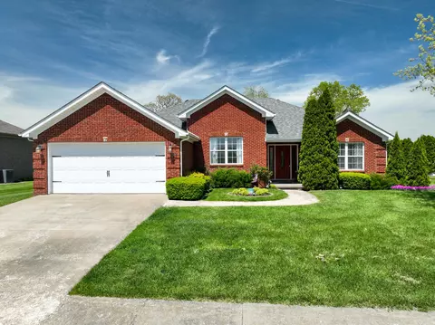 924 Cabernet Dr, Berea, KY 40403