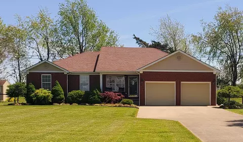348 Kings Trace Dr, Berea, KY 40403