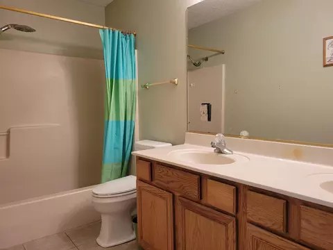 Bath - 117 Willow Ln, Georgetown, KY 40324 photo 1 of 1