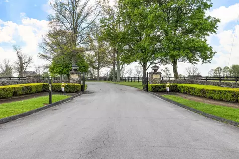 567 Hume Bedford Rd, Paris, KY 40361