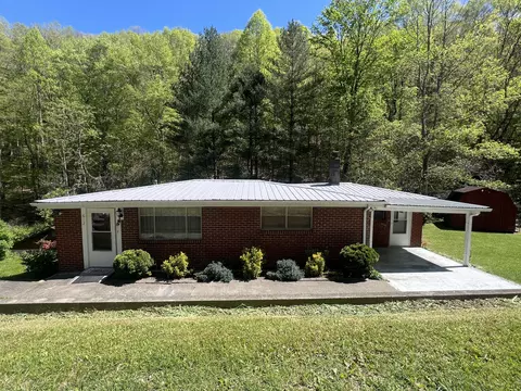 612 Bark Camp Branch Rd, Delphia, KY 41735