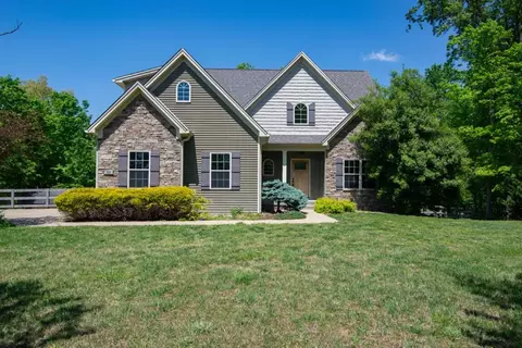 325 Dogwood Cir, Radcliff, KY 40160