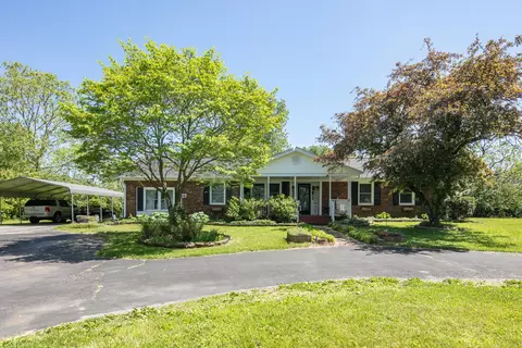 1716 Keene Troy Pike, Versailles, KY 40383