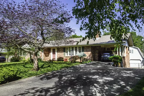 502 Southland Dr, Versailles, KY 40383