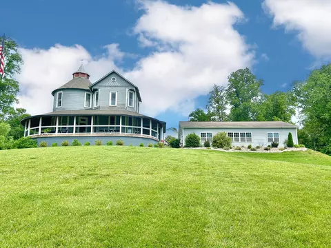 315 W Lakeshore Dr, Burnside, KY 42519