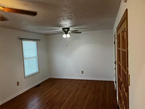 Living - 115 Mathes Ln, Mckee, KY 40447 photo 3 of 6