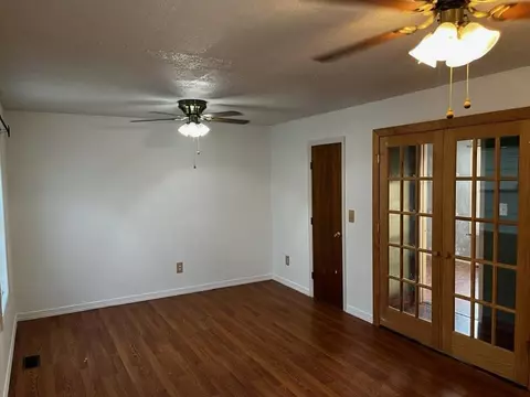 Living - 115 Mathes Ln, Mckee, KY 40447 photo 4 of 6