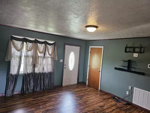 Living - 115 Mathes Ln, Mckee, KY 40447 photo 6 of 6