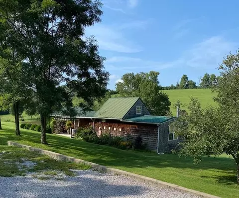 1069 E Headquarters Rd, Carlisle, KY 40311