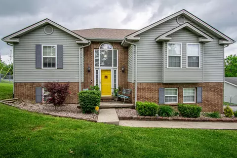 141 Woods Point Dr, Berea, KY 40403