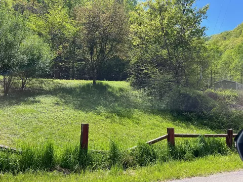 1157 Walker Branch Rd, Hazard, KY 41701